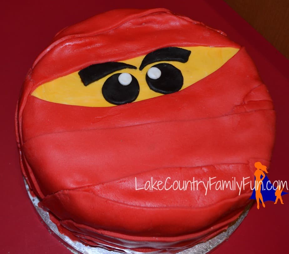Decorate a cake for mom Sendiks Lake Country Family Fun
