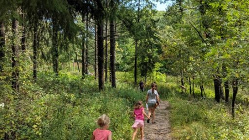 3 Great Spring Hikes in Waukesha County For Families